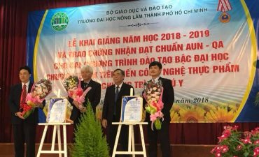 Trường ĐH Nông Lâm nhận chứng nhận của tổ chức AUN-QA